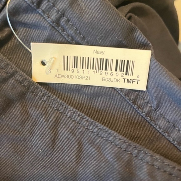 NWT - Amazon Essentials Women's Mid-Rise Slim-Fit Cropped Tapered Leg Khaki Pant - Picture 5 of 6